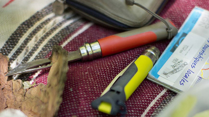 Nóż turystyczny wyprawowy składany Opinel Outdoor N°08 - kolor: czerw